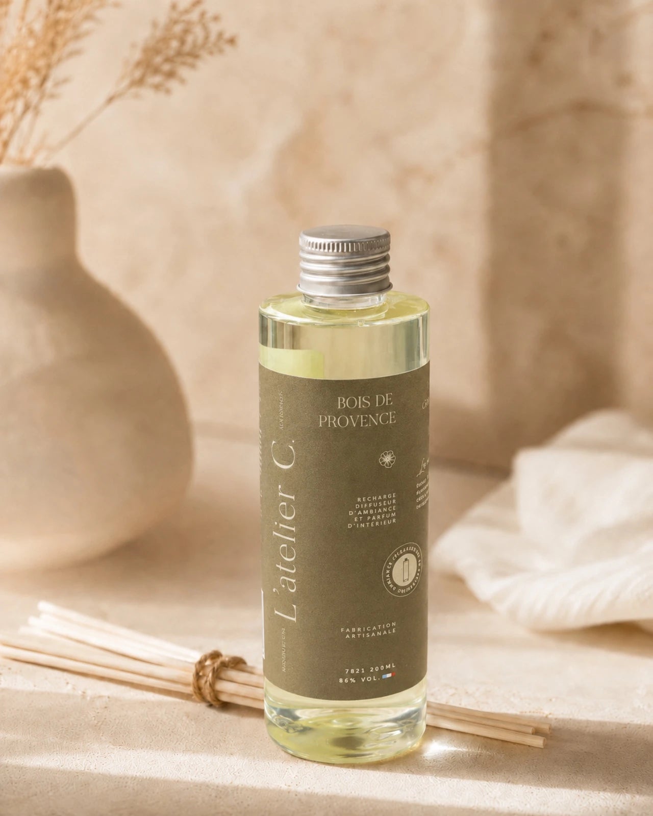 diffusori artigianali di fragranze d'ambiente con bastoncini mikado rattan | Made in Provenza nella regione di Grasse - Roma | Profumo Bosco di Provenza - ricarica 200 ml