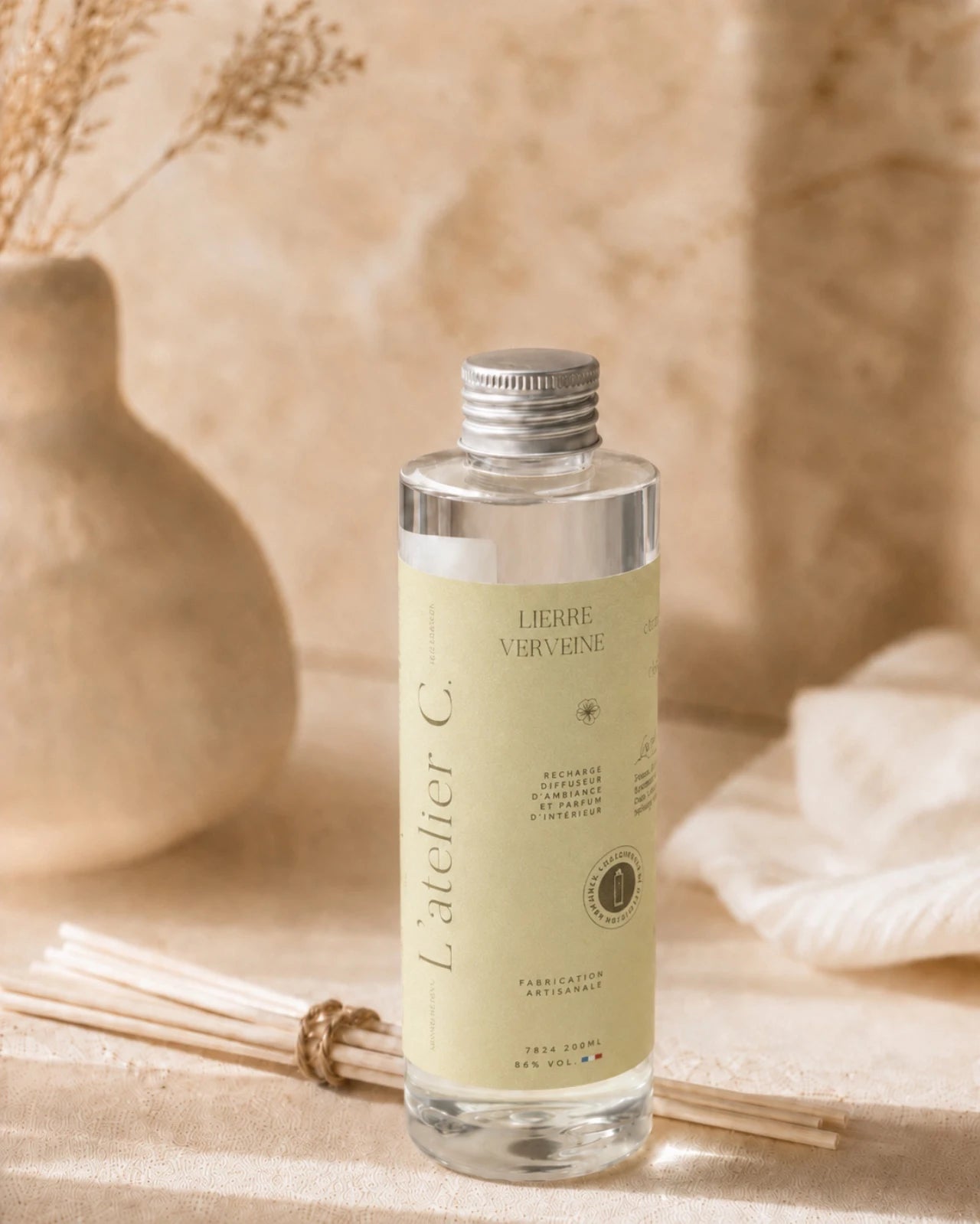 diffusori artigianali di fragranze d'ambiente con bastoncini mikado rattan | Made in Provenza nella regione di Grasse - Roma | Profumo Edera & Verbena - ricarica 200 ml