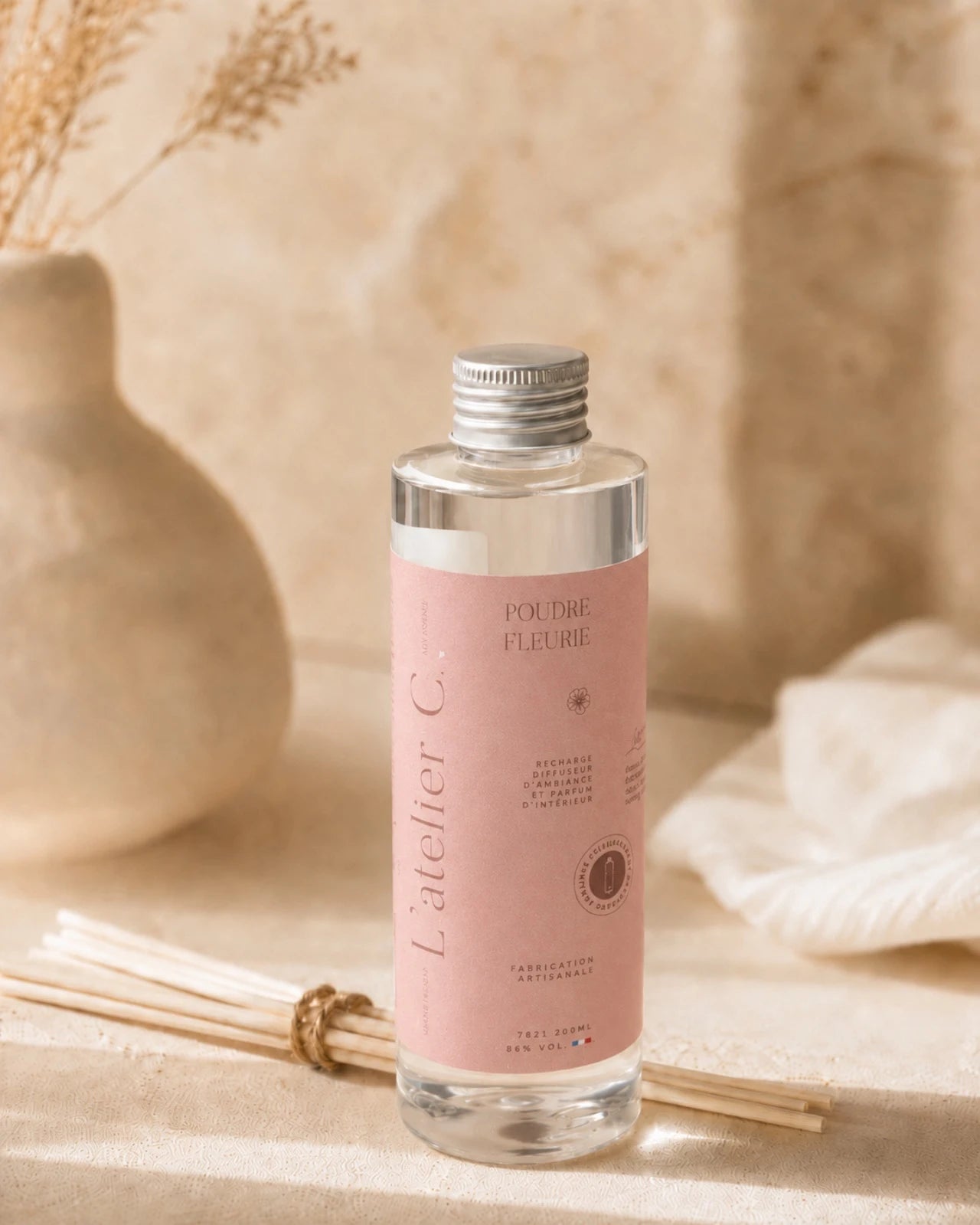diffusori artigianali di fragranze d'ambiente con bastoncini mikado rattan | Made in Provenza nella regione di Grasse - Roma | Profumo Polvere Fiorita - ricarica 200 ml