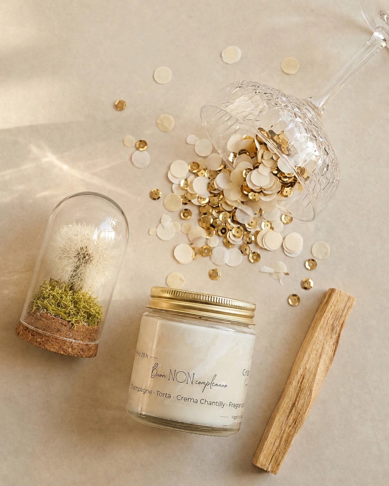 Gift box per celebrare occasioni speciali: candela profumata cera di soia, fiore dei desideri ( soffione dandelion dente di leone ) e palo santo | Buon Non Compleanno - Alice nel Paese delle Meraviglie: per rendere straordinario ogni giorno