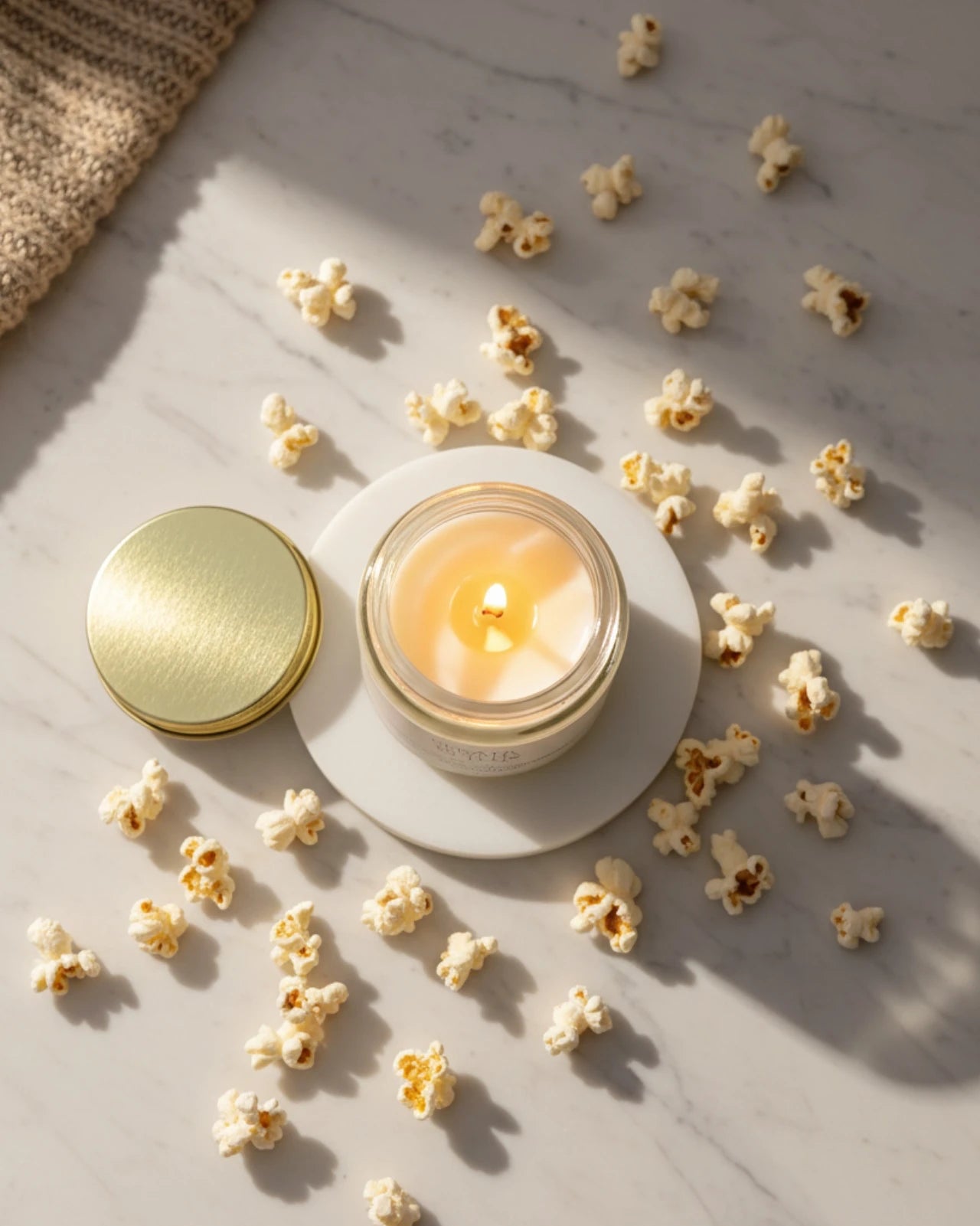 Candele sensoriali slow living - Collezione Stop al Tempo - Serata Netflix - Candela profumata in cera di soia al profumo di pop corn