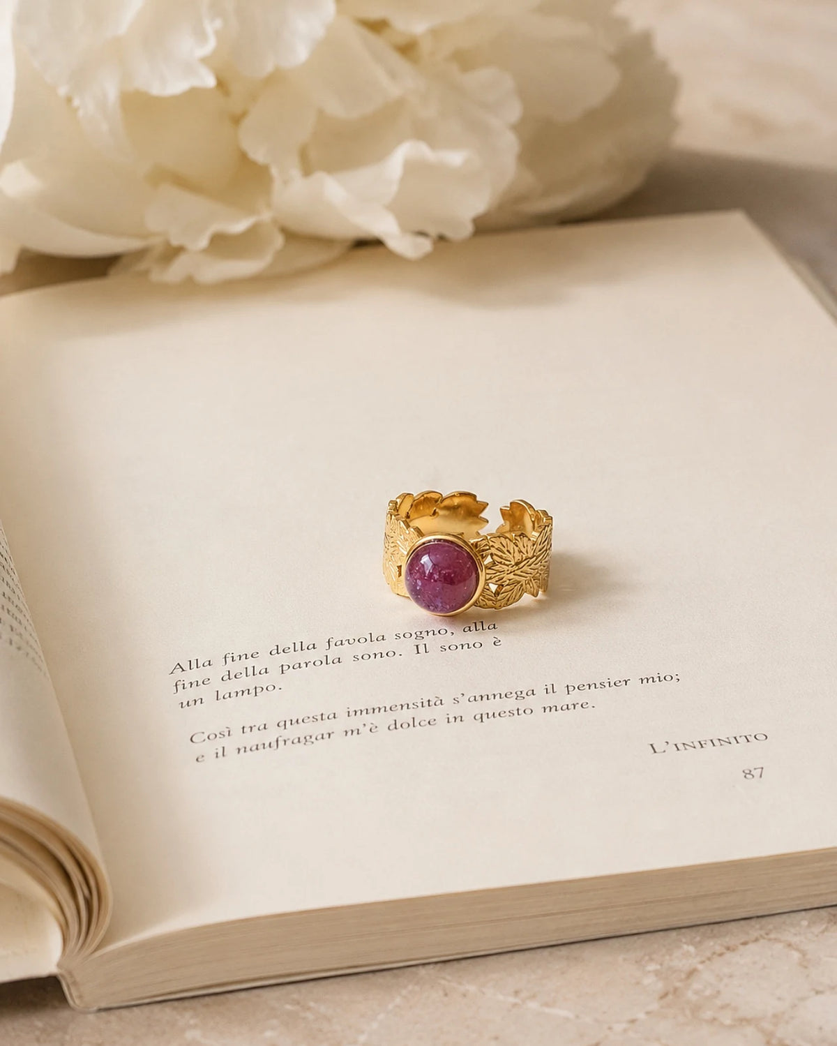 Anello Daphne con Ametista viola e foglie incise pietra naturale