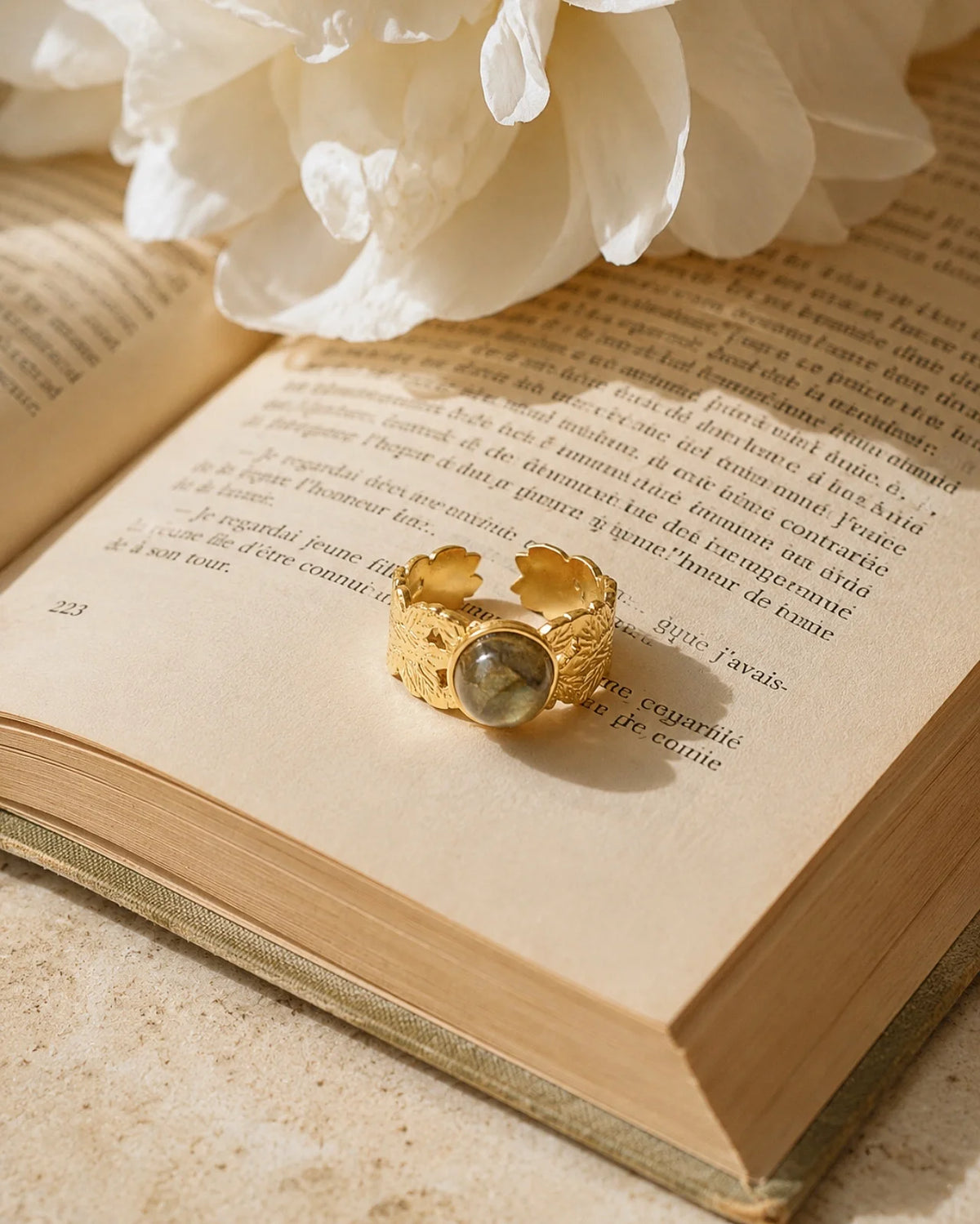 Anello Daphne artigianale made in Paris regolabile con foglie incise e pietra naturale in acciaio inossidabile | Labradorite | Roma