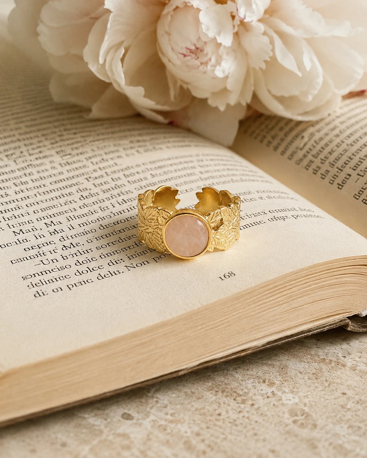 Anello Daphne artigianale made in Paris regolabile con foglie incise e pietra naturale in acciaio inossidabile | Quarzo Rosa | Roma