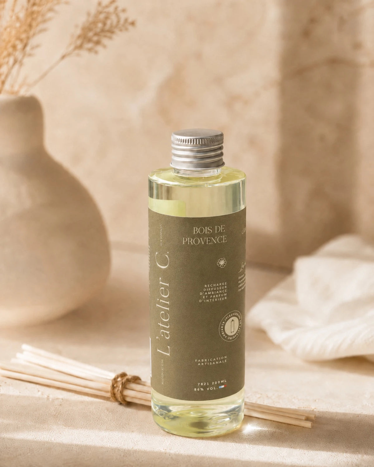 diffusori artigianali di fragranze d'ambiente con bastoncini mikado rattan | Made in Provenza nella regione di Grasse - Roma | Profumo Bosco di Provenza - ricarica 200 ml