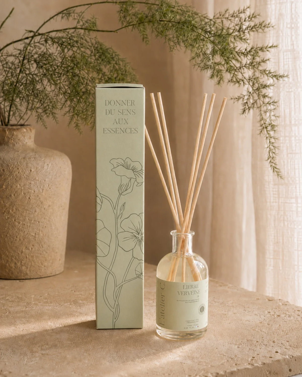 diffusori artigianali di fragranze d'ambiente con bastoncini mikado rattan | Made in Provenza nella regione di Grasse - Roma | Profumo Edera &amp; Verbena