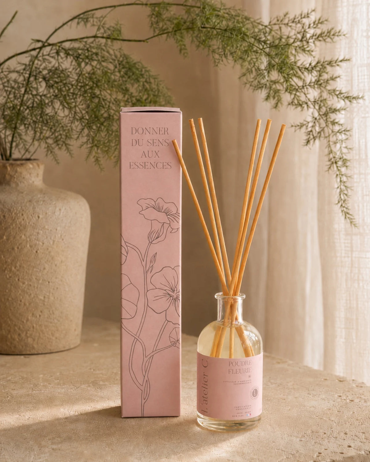 diffusori artigianali di fragranze d'ambiente con bastoncini mikado rattan | Made in Provenza nella regione di Grasse - Roma | Profumo Polvere Fiorita