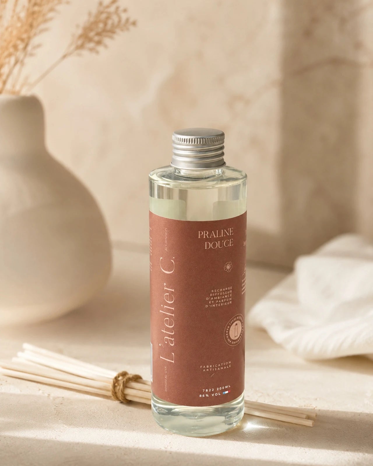 diffusori artigianali di fragranze d'ambiente con bastoncini mikado rattan | Made in Provenza nella regione di Grasse - Roma | Profumo Pralina Dolce - ricarica 200 ml