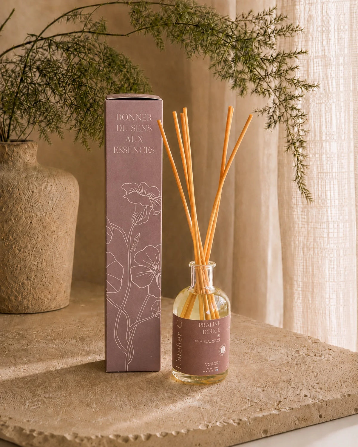 diffusori artigianali di fragranze d'ambiente con bastoncini mikado rattan | Made in Provenza nella regione di Grasse - Roma | Profumo Pralina Dolce 