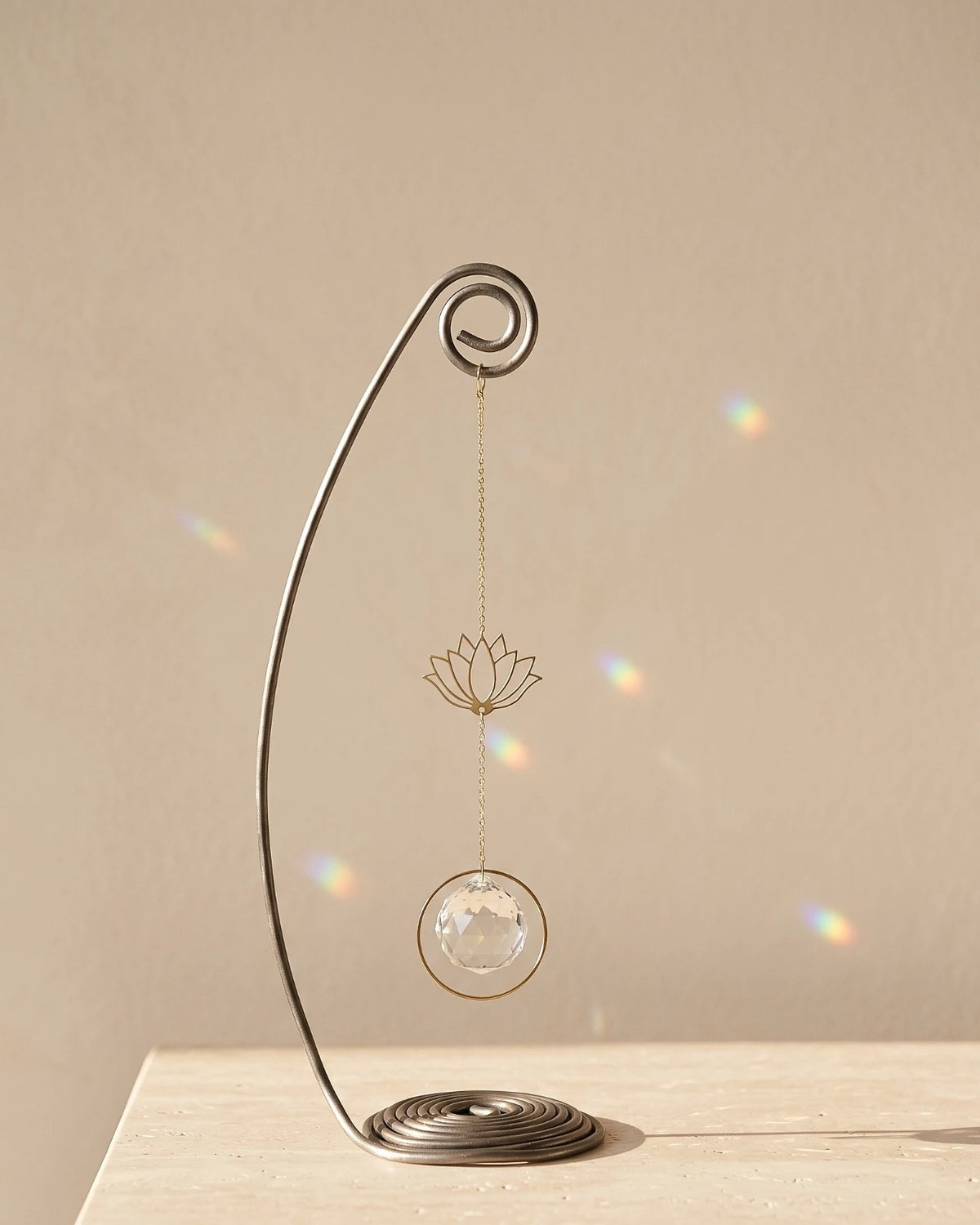 Heliophilia | Suncatcher Artigianale in Ottone con Cristallo