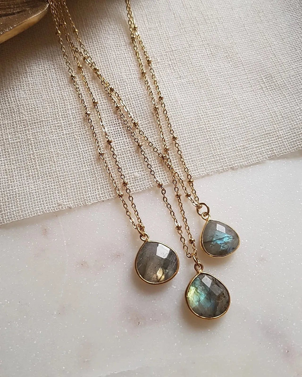 collana artigianale made in paris in ottone placcato oro 18k 2 micron con ciondolo pietra naturale - labradorite 