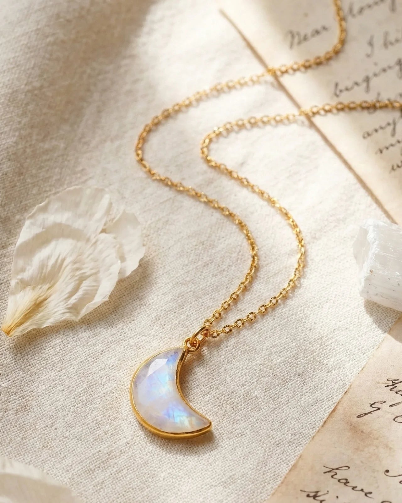 Chandra collana luna in pietra di luna arcobaleno labradorite con catena acciaio placcato oro - bijoux artigianale naturale - GINANDGER | Io Sono La Luce. Roma 