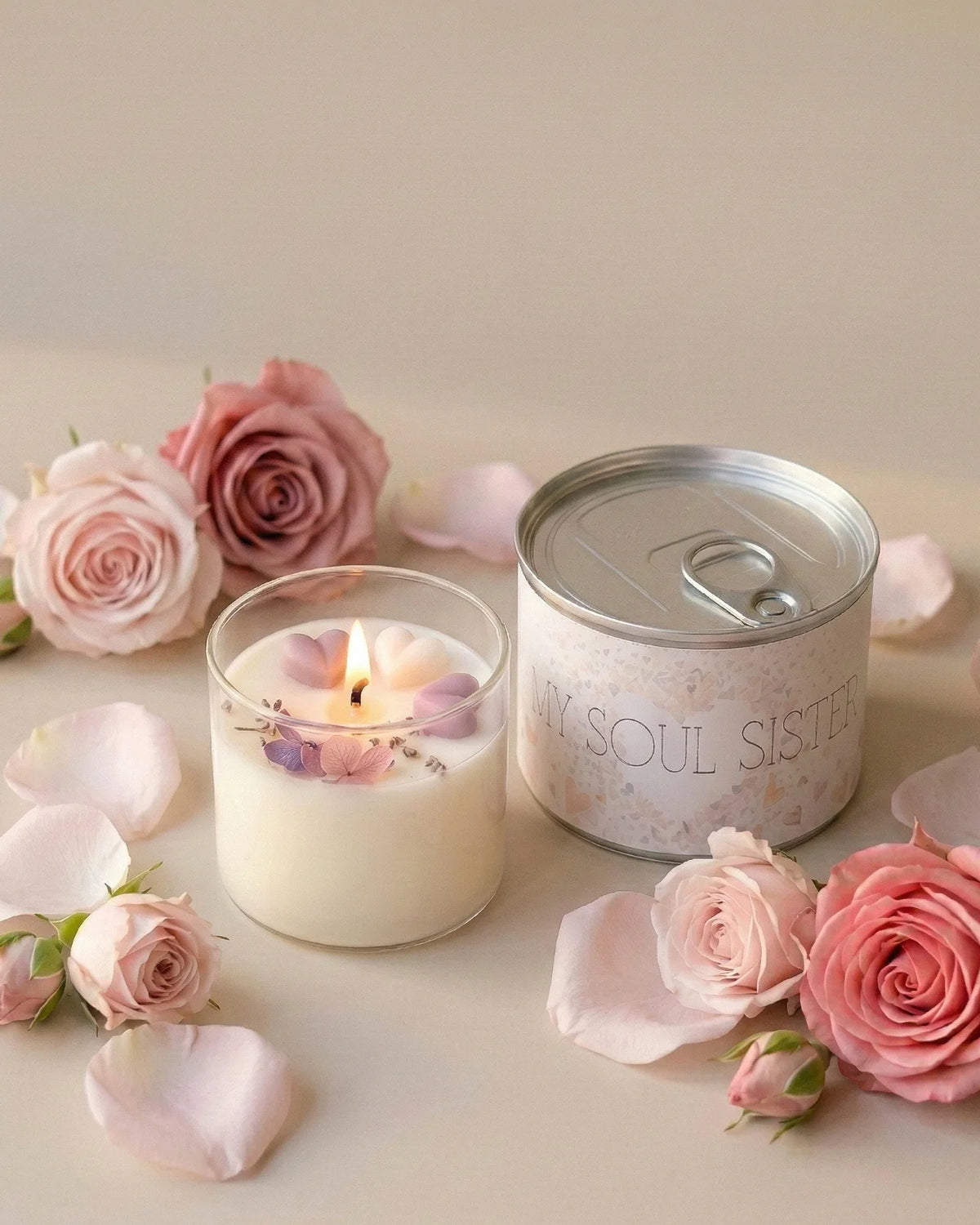candele profumate in cera di soia con cuoricini di cera e petali di rosa stabilizzati | dedica regalo per persone speciali della vita - edizione sorella d'anima