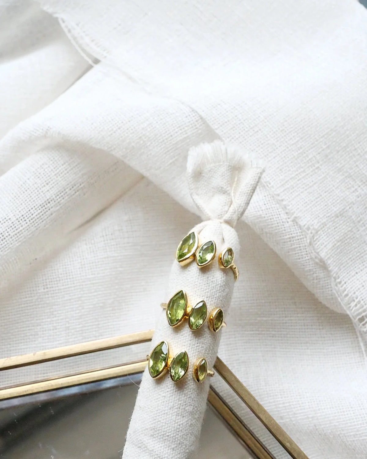 anelli artigianale made in France regolabile in ottone placcato oro 18k 2 micron con pietre naturali - peridoti