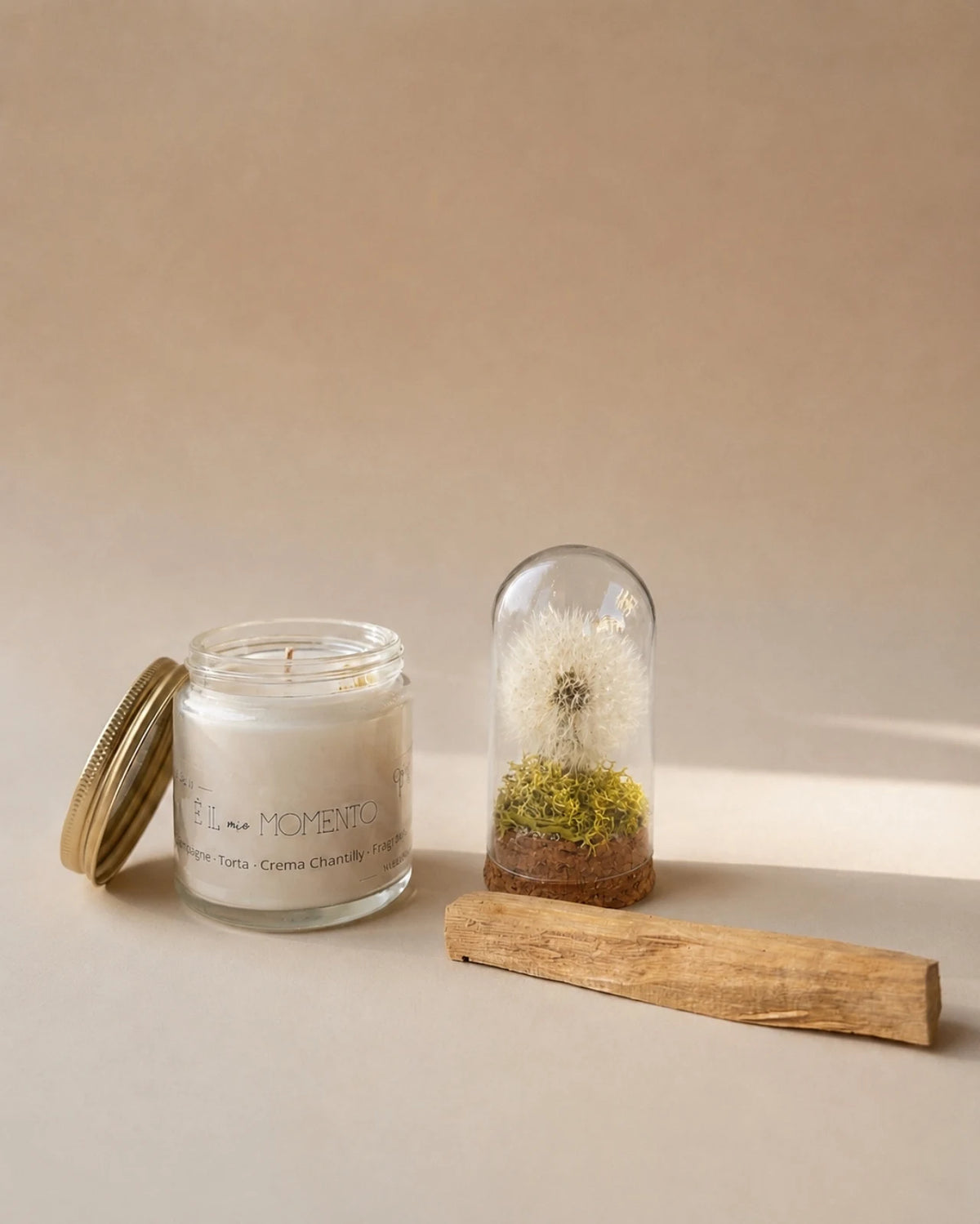 Gift box per celebrare occasioni speciali: candela profumata cera di soia, fiore dei desideri ( soffione dandelion dente di leone ) e palo santo | é il mio momento