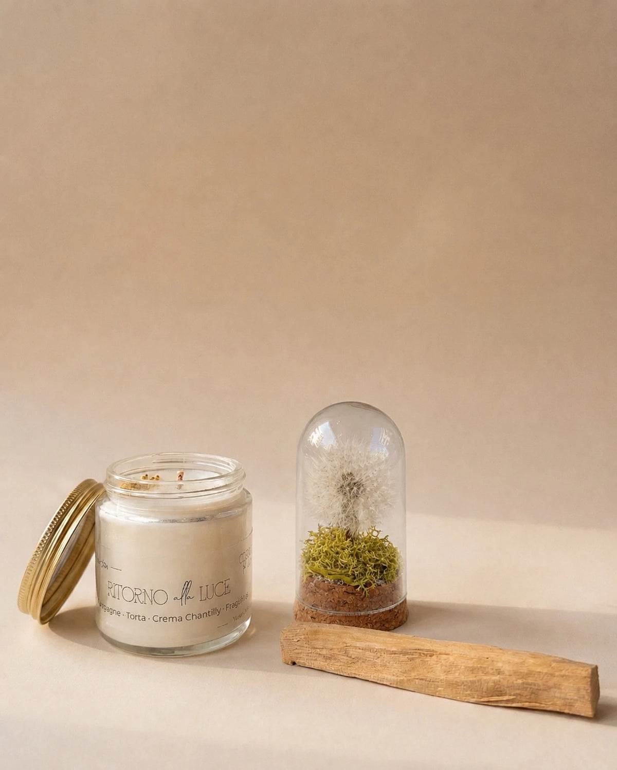 Gift box per celebrare occasioni speciali: candela profumata cera di soia, fiore dei desideri ( soffione dandelion dente di leone ) e palo santo | Ritorno alla Luce 