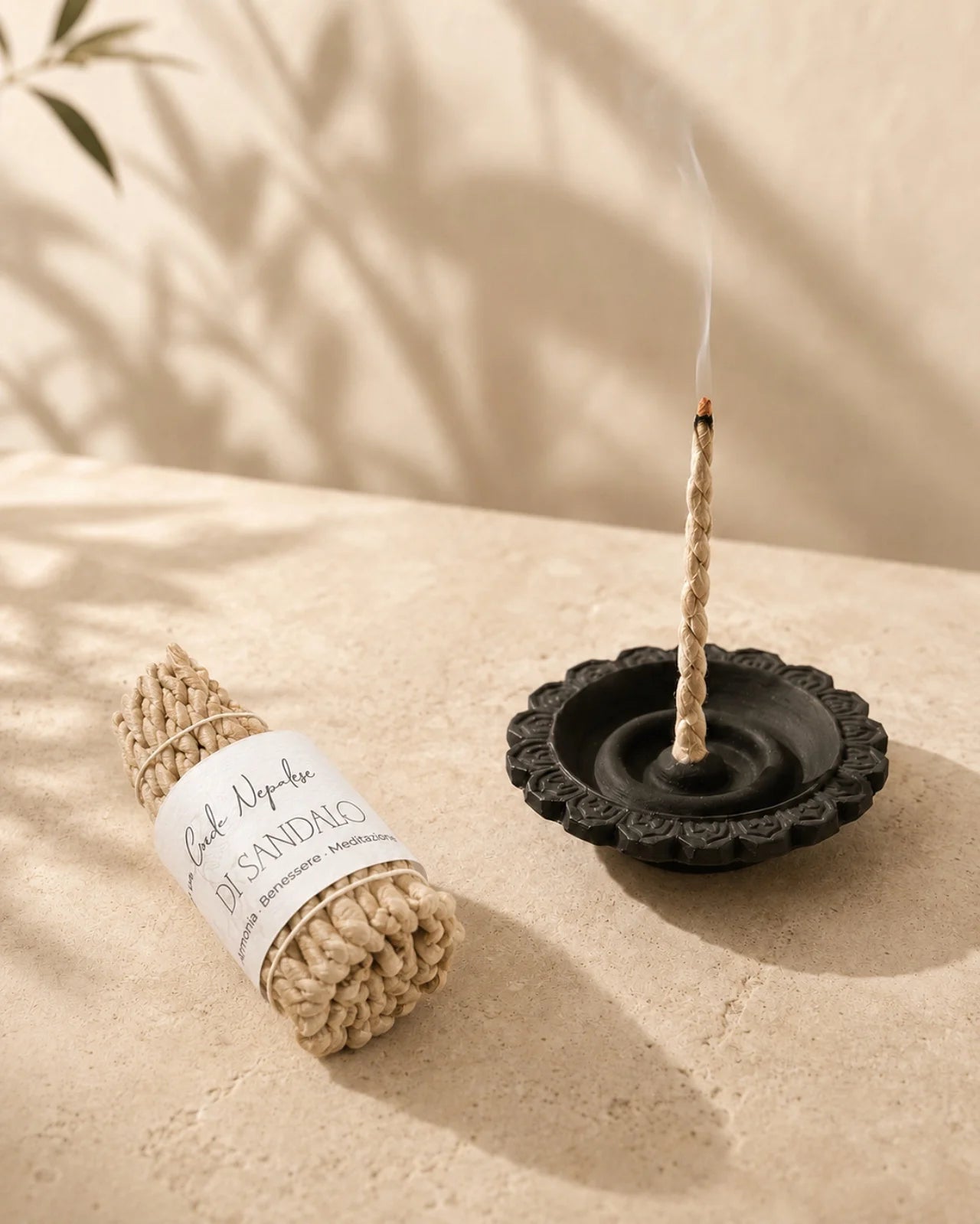 kit incensiere artigianale in argilla e incenso in corda nepalese artigianale naturale al profumo di sandalo | piccoli rituali quotidiani di benessere, meditazione e armonia
