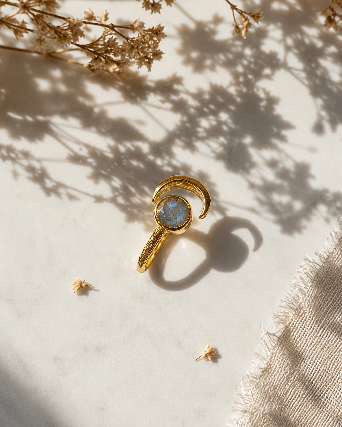 anello artigianale in ottone placcato oro 18 2 micron made in France con pietra naturale labradorite - Roma