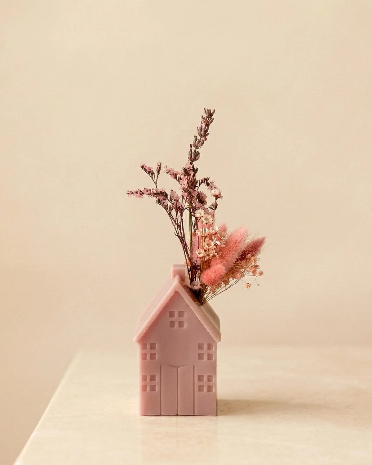 Vaso di cera a forma di casetta con bouquet di fiori secchi e stabilizzati realizzato a mano | Colore rosa cipria antico, misura grande