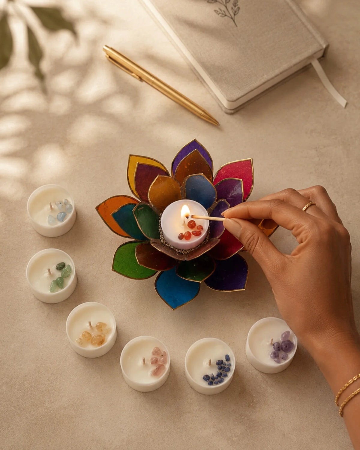 Fior di loto portacandele 7 chakra in conchiglia di capiz dipinta a mano con candele tealight
